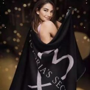 NWT-VICTORIA'S SECRET FRINGE THROW BLANKET
